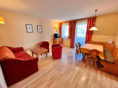 Ein Sitzbereich in der Unterkunft Apartment Hofresidenz-1 by Interhome