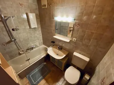 Ein Badezimmer in der Unterkunft Schafberg nahe Zentrum Einzimmer Ferienwohnung