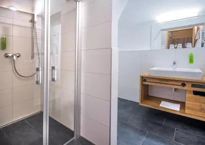 Ein Badezimmer in der Unterkunft JUFA Hotel Altenmarkt-Zauchensee