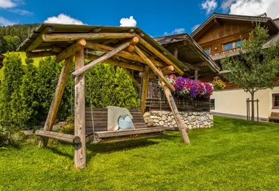 Ein Garten an der Unterkunft Prechtlhof in Flachau