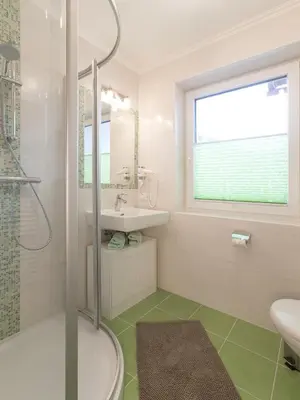 Ein Badezimmer in der Unterkunft Haus Pitzer/Apartments Troicher