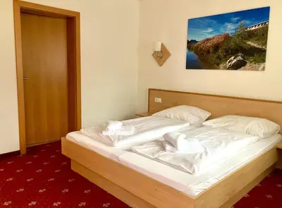 Ein Bett oder Betten in einem Zimmer der Unterkunft Exklusives Apt mit 3 Schlafzimmern & 3 Bädern