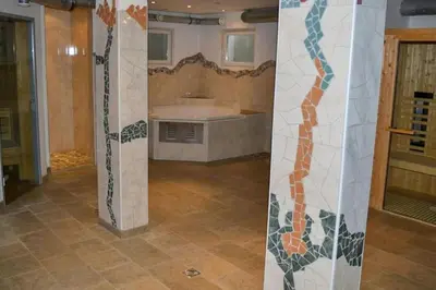 Ein Bett oder Betten in einem Zimmer der Unterkunft Exklusives Apt mit 3 Schlafzimmern & 3 Bädern