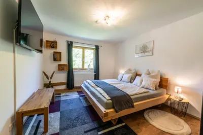 Ein Bett oder Betten in einem Zimmer der Unterkunft Ferienhaus Goldener Anker Unterach am Attersee
