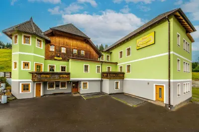 Das Gebäude in dem sich das Hotel befindet