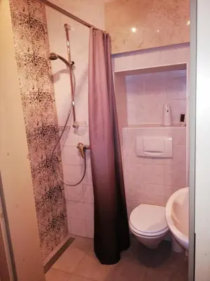 Ein Badezimmer in der Unterkunft Zimmer und Appartement Marktcafe Sankt Peter am Kammersberg 87