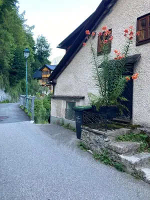 Das Gebäude in dem sich das Ferienhaus befindet