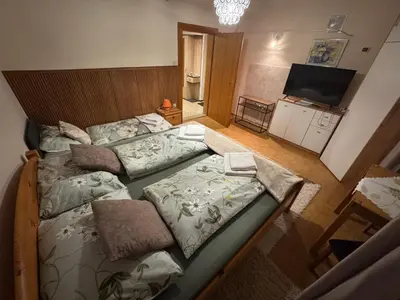 Ein Bett oder Betten in einem Zimmer der Unterkunft Steinadler Apartments Quiet Location Garden, Private Parking Pet Friendly