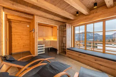 Ein allgemeiner Bergblick oder ein Berglick von des Chalets aus