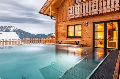 Ein allgemeiner Bergblick oder ein Berglick von des Chalets aus