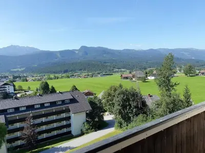 Ein allgemeiner Bergblick oder ein Berglick von der Ferienwohnung aus