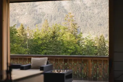 Ein allgemeiner Bergblick oder ein Berglick von der Villa aus