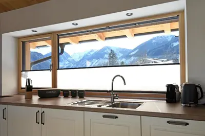 Ein allgemeiner Bergblick oder ein Berglick von des Ferienhauses aus