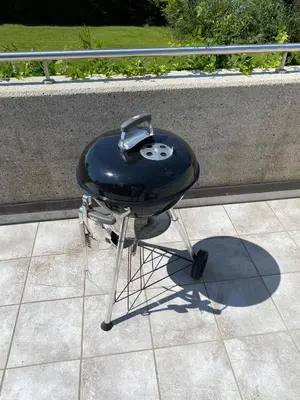 Ein für Gäste verfügbarer Grill in der Ferienwohnung