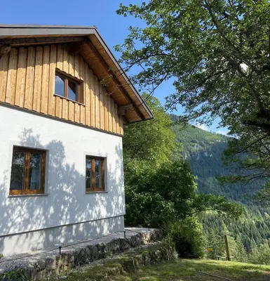 Ein allgemeiner Bergblick oder ein Berglick von des Chalets aus