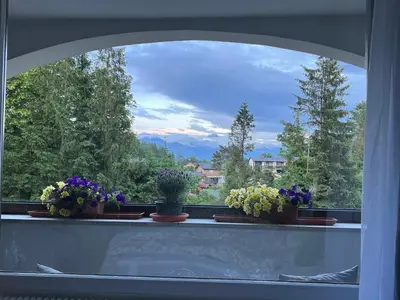 Ein allgemeiner Bergblick oder ein Berglick von der Ferienwohnung aus