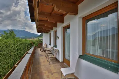 Ein allgemeiner Bergblick oder ein Berglick von der Ferienwohnung aus
