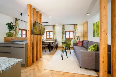 Ein Sitzbereich in der Unterkunft Thorbäck Gut - Apartments im Schlosserhaus