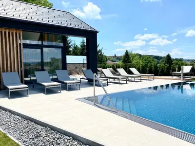 Der Swimmingpool an oder in der Nähe von Gästehaus Leimer Bräu