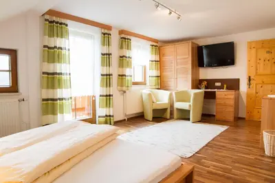 Ein Bett oder Betten in einem Zimmer der Unterkunft Pension Glöshof