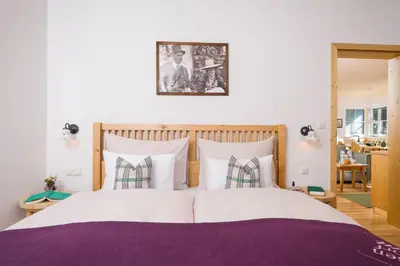 Ein Bett oder Betten in einem Zimmer der Unterkunft Narzissendorf Zloam am Grundlsee