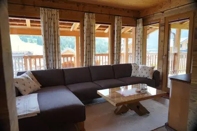 Ein Sitzbereich in der Unterkunft Murmeltierhütte