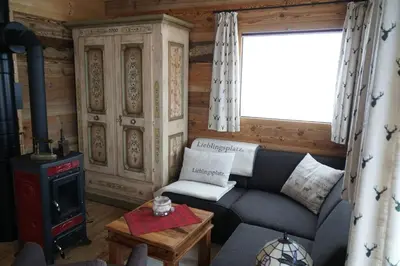 Ein Sitzbereich in der Unterkunft Murmeltierhütte