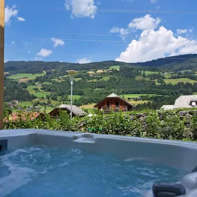 Ein allgemeiner Bergblick oder ein Berglick von der Ferienwohnung aus