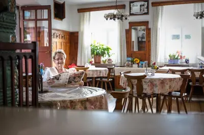 Ein Sitzbereich in der Unterkunft Gasthof Zeiser