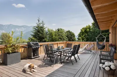 Ein allgemeiner Bergblick oder ein Berglick von der Ferienwohnung aus