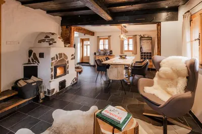 Ein Sitzbereich in der Unterkunft Moxn Chalet Lungau - Authentic Luxury Living