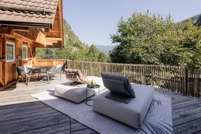 Ein allgemeiner Bergblick oder ein Berglick von der Villa aus