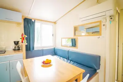 Küche/Küchenzeile in der Unterkunft Happy Camp Mobile Homes in Camping Bella Austria