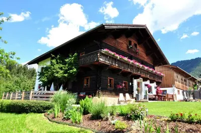 Ein allgemeiner Bergblick oder ein Berglick von des Privatzimmers aus