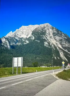 Ein allgemeiner Bergblick oder ein Berglick von der Ferienwohnung aus