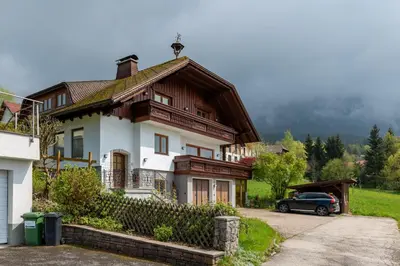 Das Gebäude in dem sich die Ferienwohnung befindet