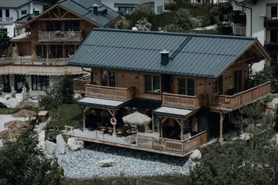Das Gebäude in dem sich das Chalet befindet