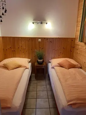 Ein Bett oder Betten in einem Zimmer der Unterkunft Gästehaus Kreischberg - Mayer