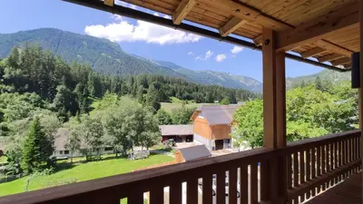 Ein allgemeiner Bergblick oder ein Berglick von der Ferienwohnung aus