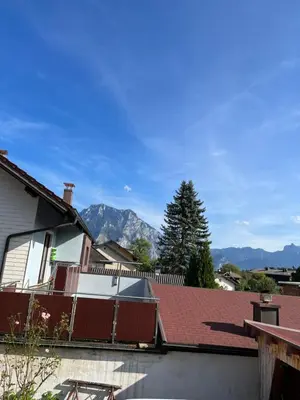 Ein allgemeiner Bergblick oder ein Berglick von des Ferienhauses aus