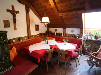 Ein Sitzbereich in der Unterkunft Apartment in Lungau near Ski Bus and Forest