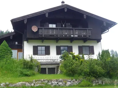 Das Gebäude in dem sich das Ferienhaus befindet