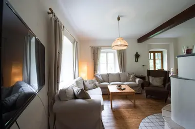 Ein Sitzbereich in der Unterkunft Waldhaus Ahornau Chalet