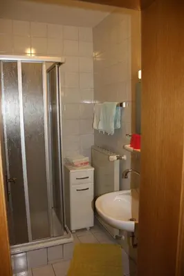 Ein Badezimmer in der Unterkunft Haus Rosenauer Zimmer & Ferienwohnungen