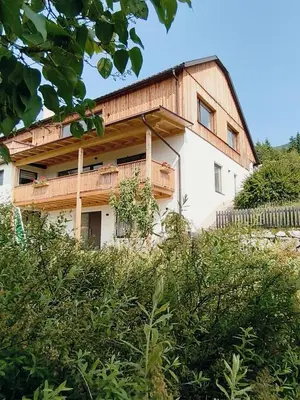 Das Gebäude in dem sich die Ferienwohnung befindet