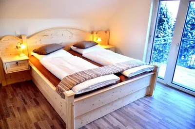Ein Bett oder Betten in einem Zimmer der Unterkunft quiet and central Luxury Villa 
