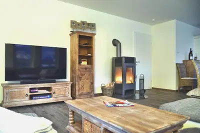 TV/Unterhaltungsangebot in der Unterkunft quiet and central Luxury Villa 
