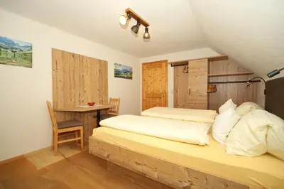 Ein Bett oder Betten in einem Zimmer der Unterkunft Linarhof Apartment Urlaub am Bio Bauernhof