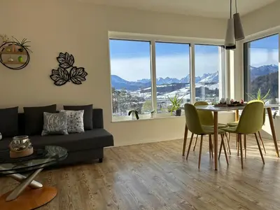 Ein allgemeiner Bergblick oder ein Berglick von der Ferienwohnung aus
