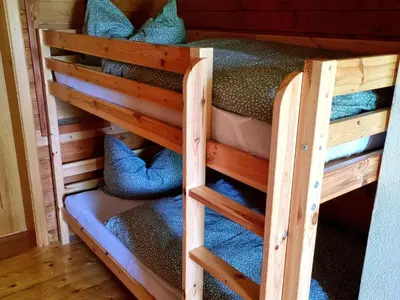 Ein Etagenbett oder Etagenbetten in einem Zimmer der Unterkunft Almhütte in Murau nahe Skipiste